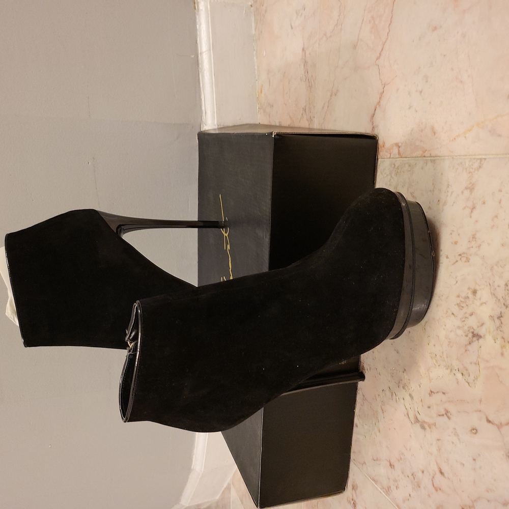 Black Boots